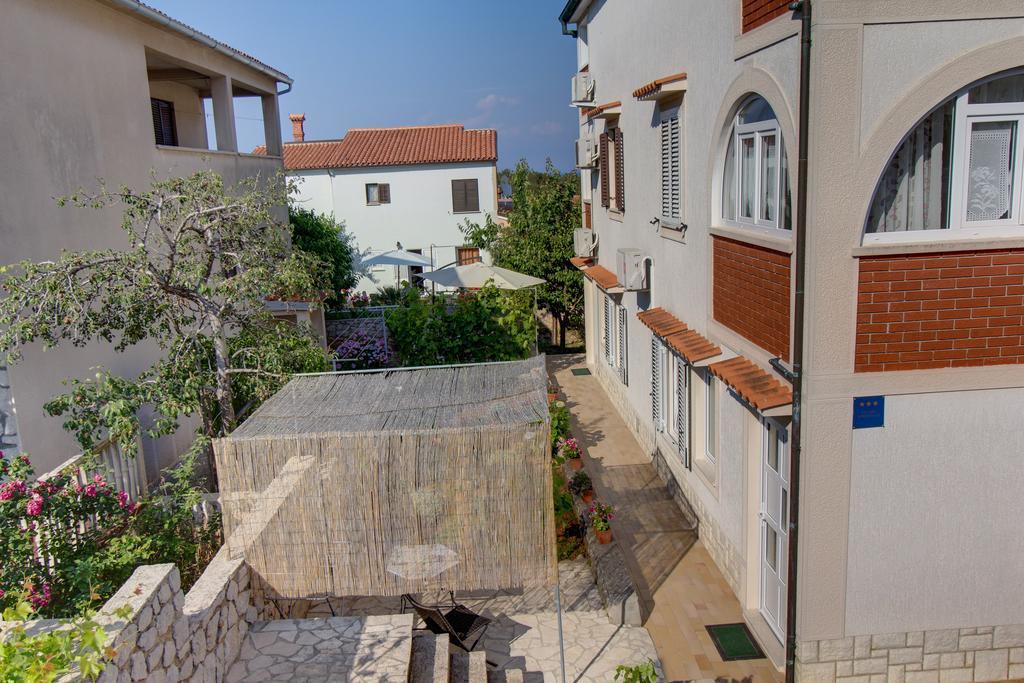 Apartment Nikolina Mali Lošinj Екстериор снимка
